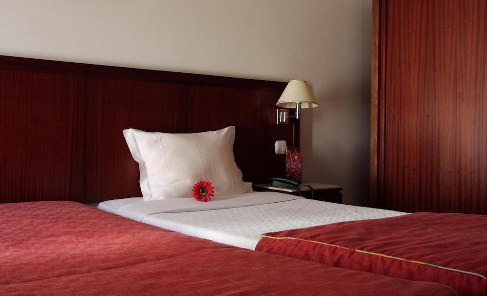 Galeria Suite Hotel Aveiro Kültér fotó